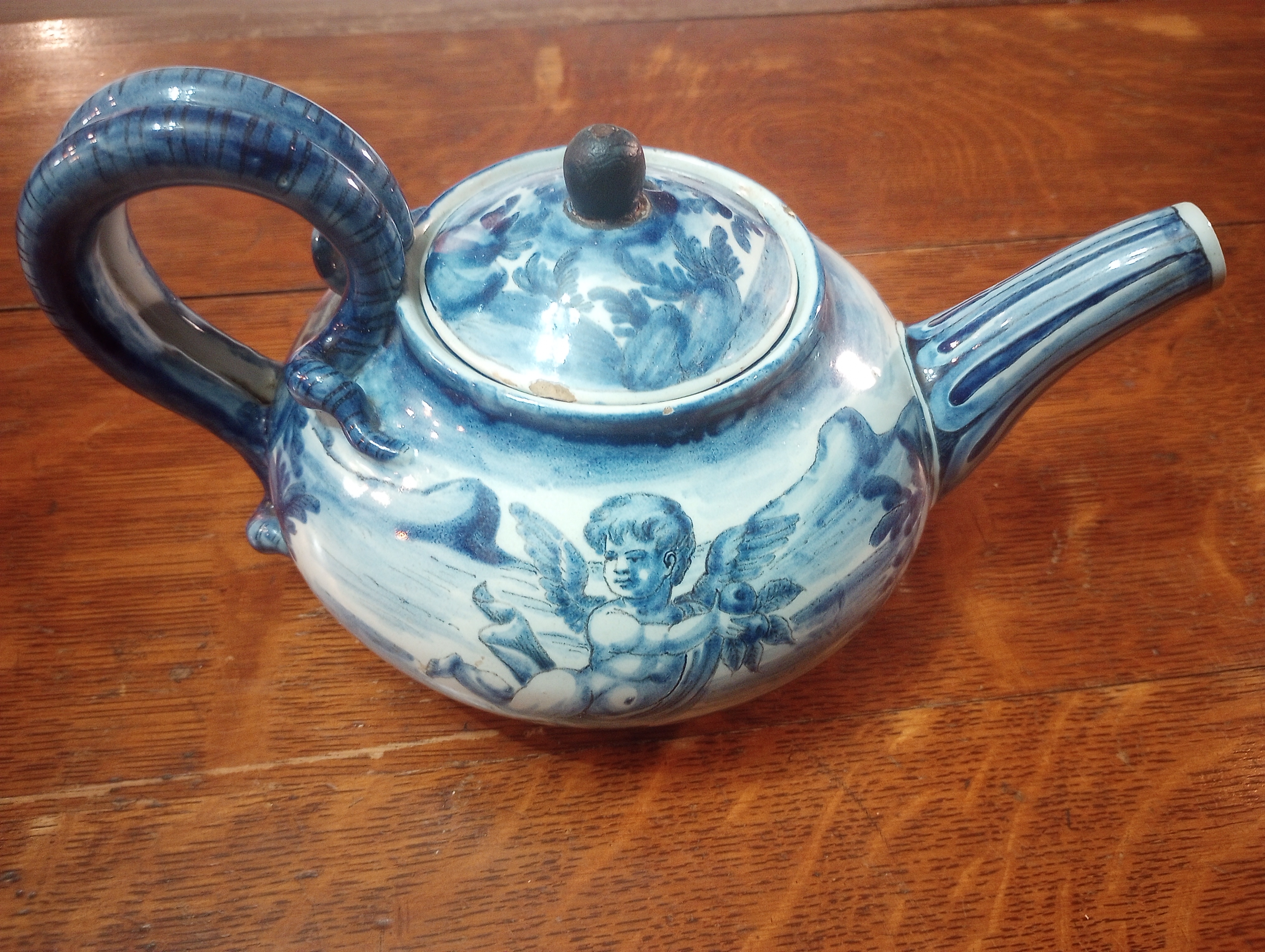 Cantagalli teapot front